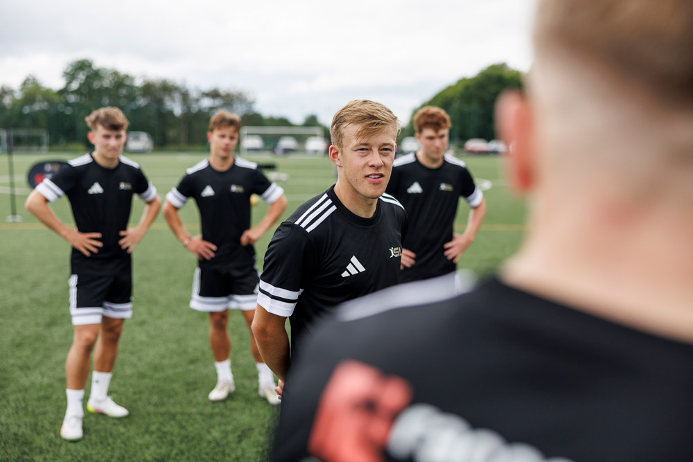 Connor Barron and other professional footballers training with Scott Anderson